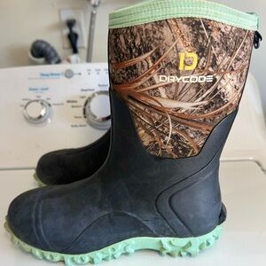 Drycode Camo and Black Boots with Green Soles hunting work boots size-women 6